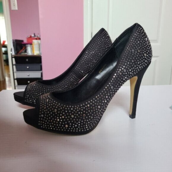 Le Chateau Black and Pewter Glitter Rhinestone Peep Toe Heels size 6 - Picture 2 of 10